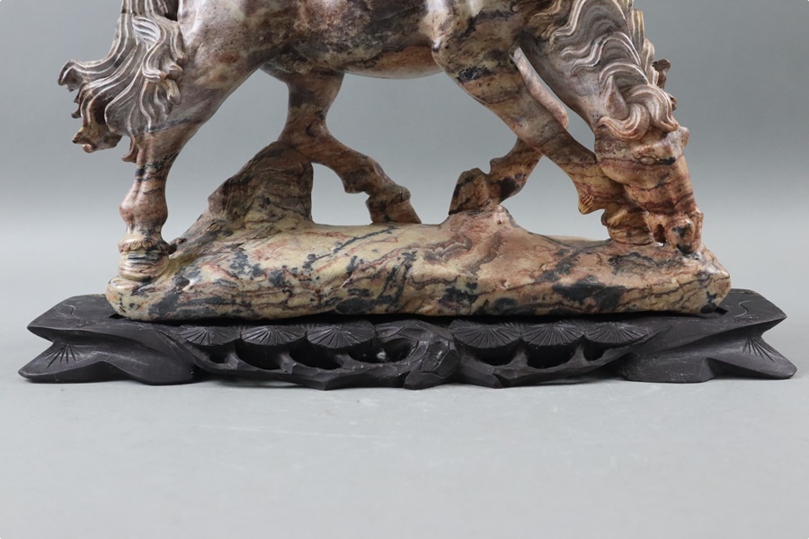中国美術 寿山石彫刻 馬 置物 幅36cm 天然石 細密細工 古美術品[a1085