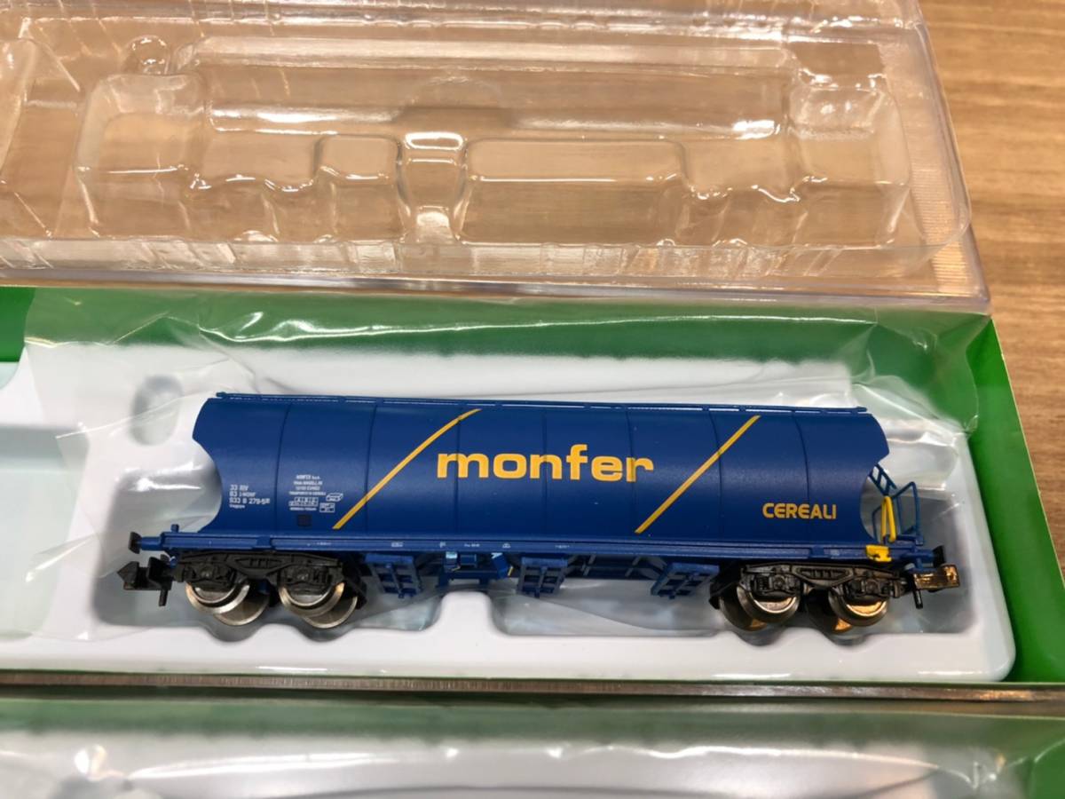 ARNOLD N HN6512 2-part Set of swivel roof wagons Uagpps of the FS