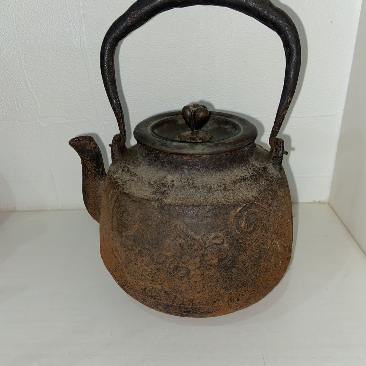龍文堂造　鉄瓶　茶道具　煎茶道具　時代物　アンティーク　岩肌道安形銅蓋鉄瓶 煎茶道具 茶道具 鉄瓶 龍文堂造 銅蓋 湯沸 急須 時代物 金属工芸 龍文