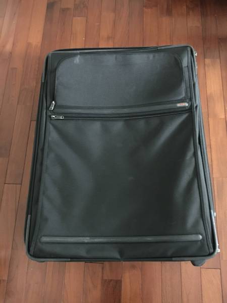 TUMI 28インチ大型スーツケース(黒、中古） 22028D4