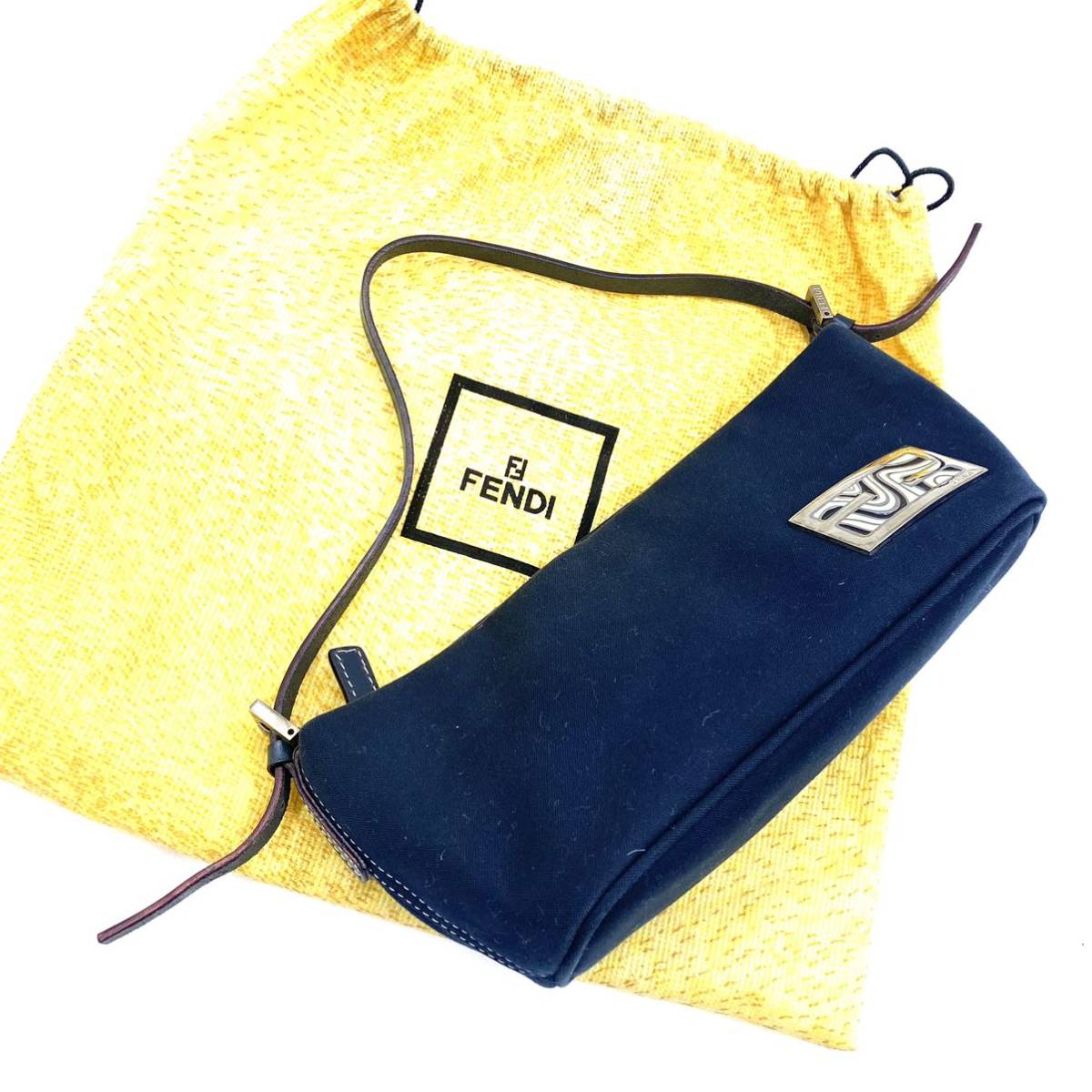 極美品】FENDI フェンディ ズッキーニ アクセサリーポーチ ミニ 