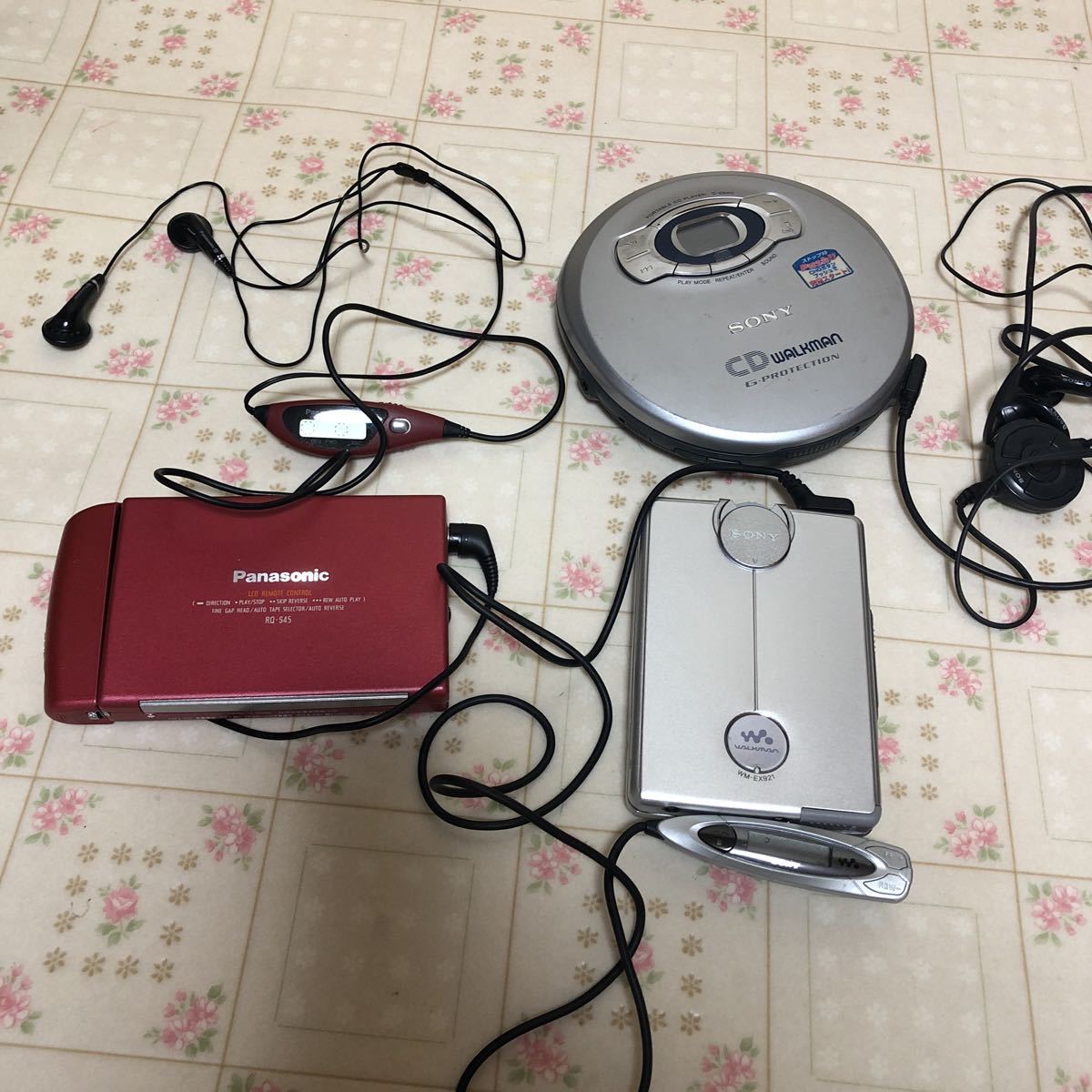 驚きの破格値，大人気 SONY CDウォークマン D-E660PanasonicテーブカセットRQ-S45ソニー テーブカセットWM-EX921 計3点 動作未確認(再生専用)｜売買されたオークション情報、yahooの商品情報をアーカイブ公開 - オークファン 再生専用