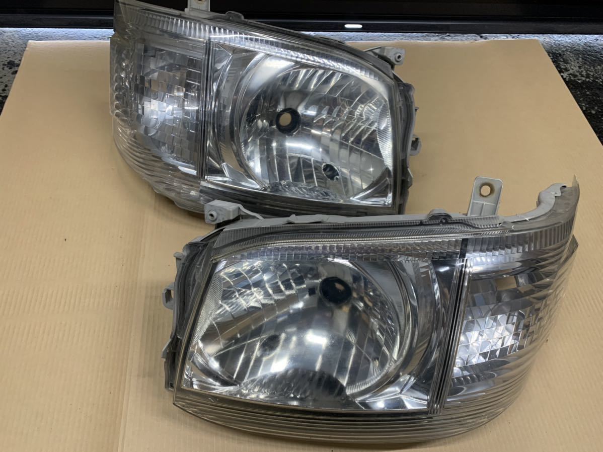 ハイエース 200系 3型 レベライザー付き 助手席側 オート ハイエース