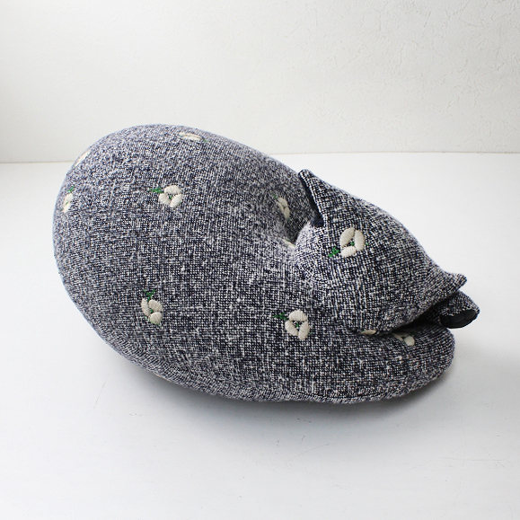 美品 mina perhonen ミナペルホネン necco cushion ohayo 刺繍 ネコ