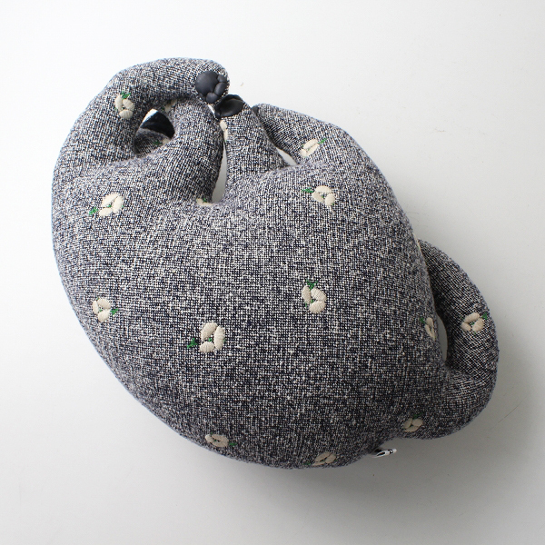 美品 mina perhonen ミナペルホネン necco cushion ohayo 刺繍 ネコ