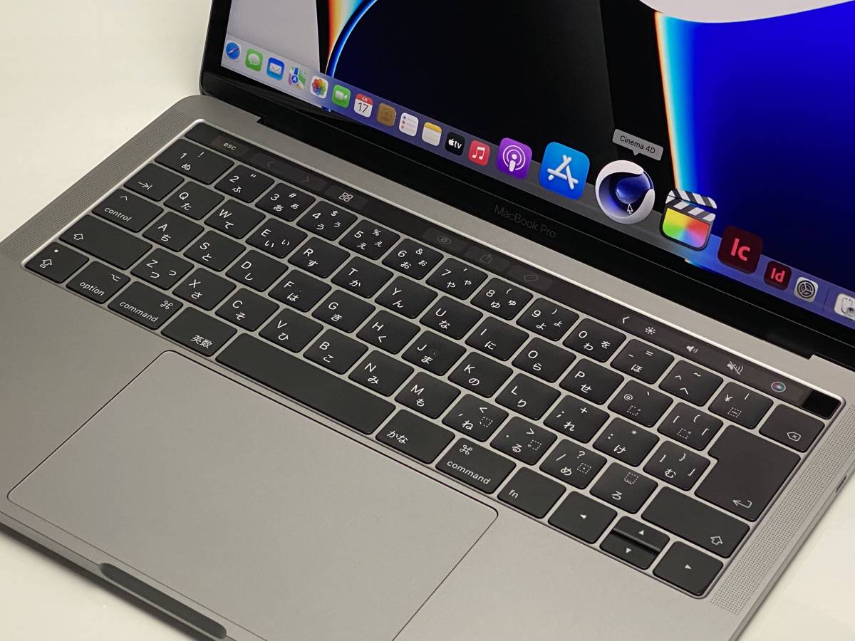 美品 MacBook Pro Mid 2017 Touch Bar/ Touch ID Core i7 16GB 13 