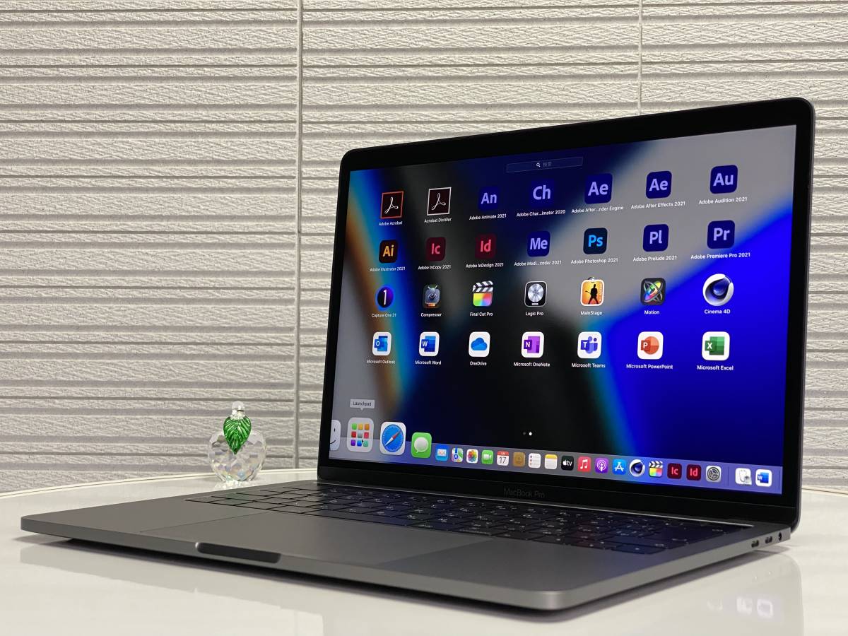 美品 MacBook Pro Mid 2017 Touch Bar/ Touch ID Core i7 16GB 美品 MacBook Pro Mid 2017 Touch Bar/ Touch ID Core i7 16GB