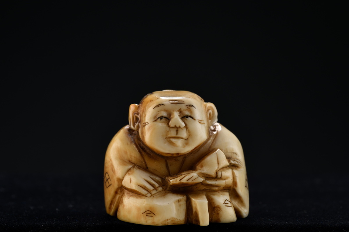 【SALE，低価】 鶴鳴堂 江戸時代物 匠 元山銘 マンモス材 人物紋根付 提げ物 細密彫刻 根付 緒締玉 古美味 時代物 古董品 0218-24(根付)｜売買されたオークション情報、yahooの商品情報をアーカイブ公開 - オー 根付