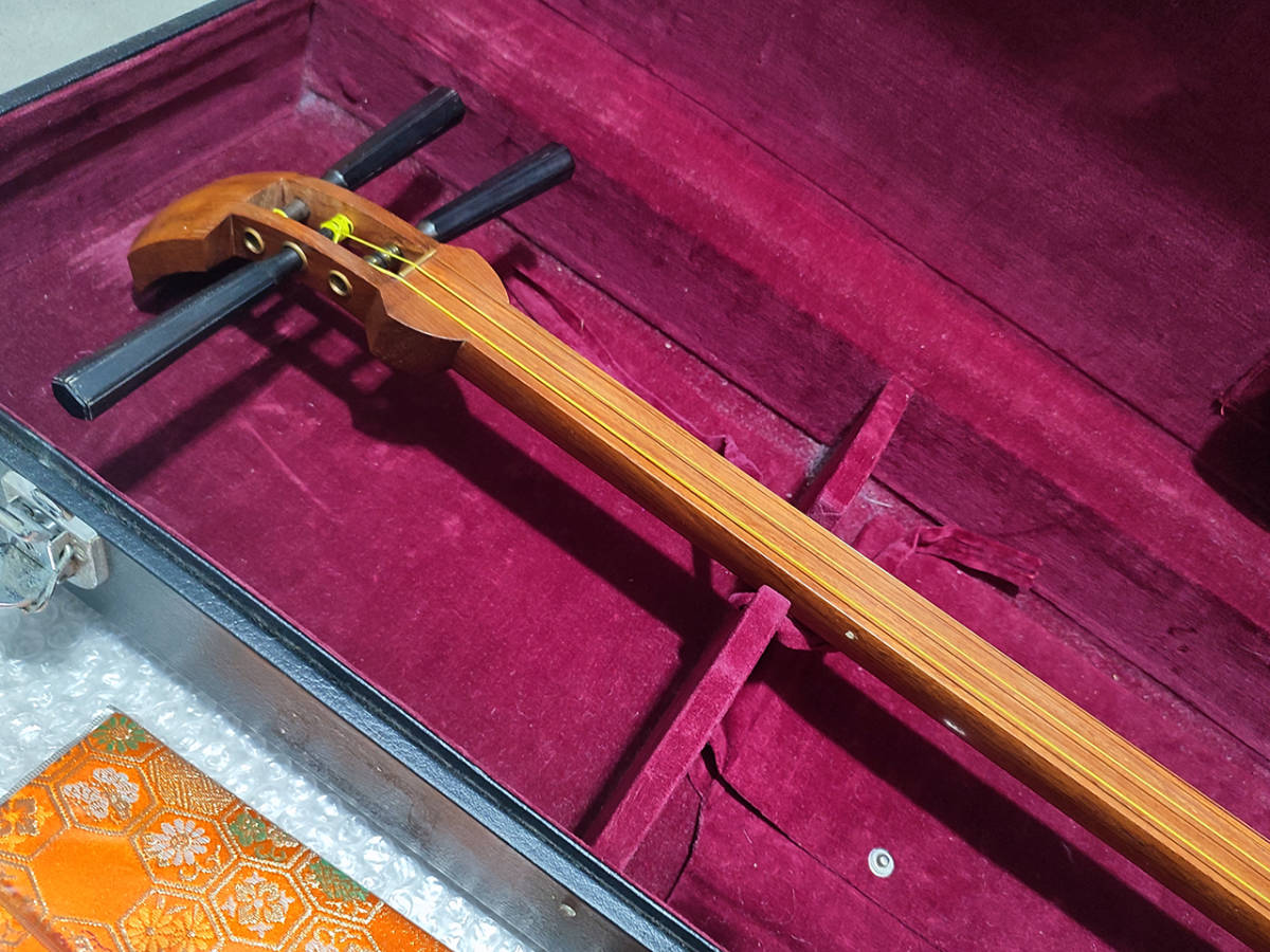 高級 三味線 中棹 丸打胴 花梨 ハードケース付き 和楽器 三味線 地唄 胴