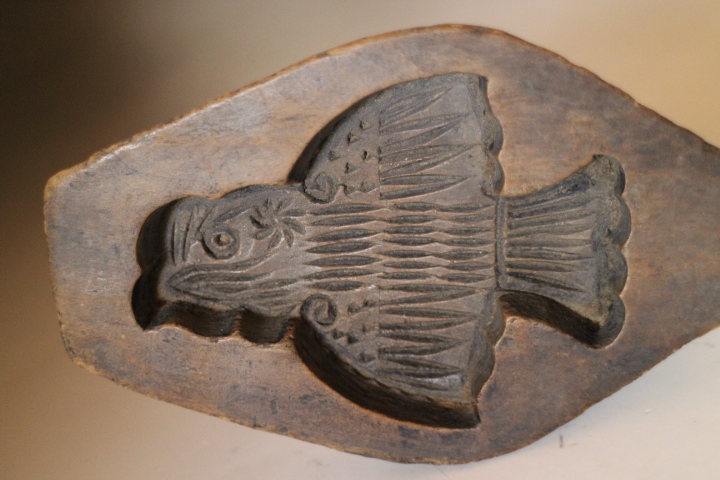 【花】李朝　木製　餅型　魚紋　小鳥　後期　古美術　骨董　Antique 李朝時代 『 鳥餅型 』 木型 木彫り 菓子型 (李朝)｜売買された