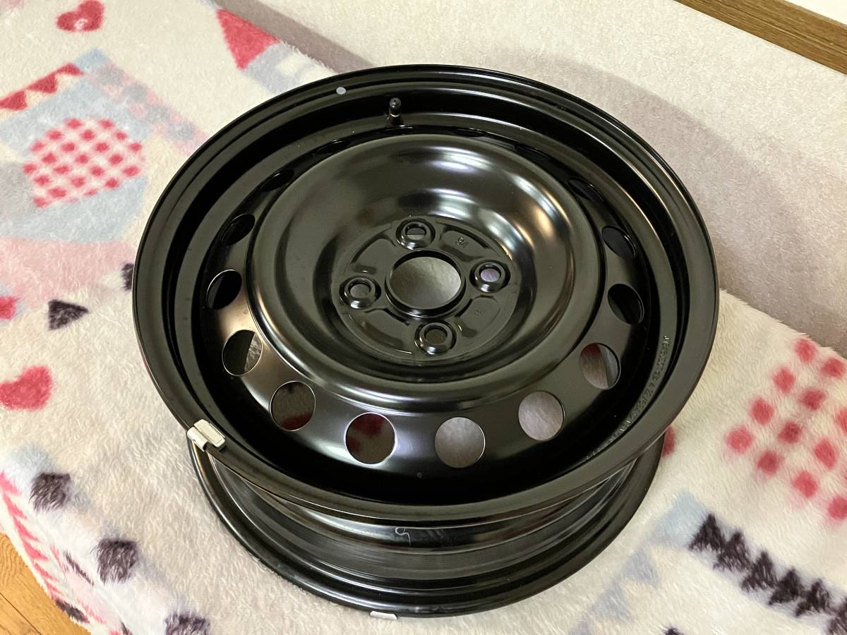 トヨタ　純正スチールホイール　新車外し　15インチ　ヤリス　4本組 トヨタ 純正スチールホイール 新車外し 15インチ ヤリス 4本組 トヨタ