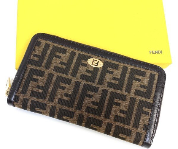 超美品＊FENDI (フェンディ) ラウンドファスナー 長財布 ズッカ 長財布