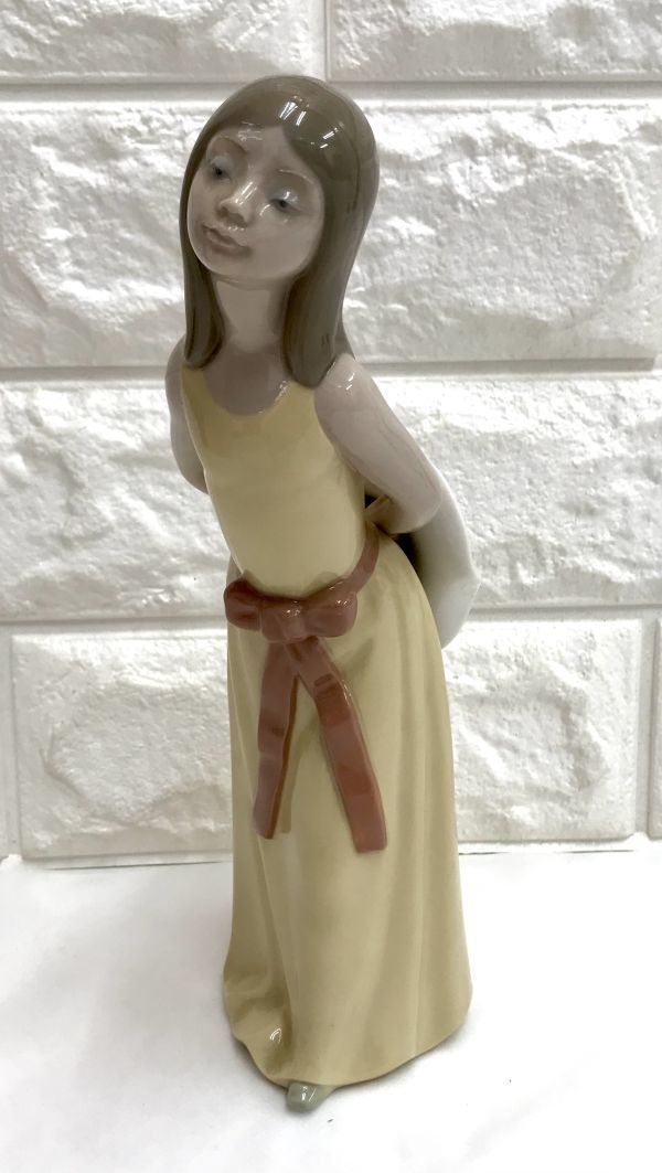 LLADRO (リヤドロ) 麦わら帽子を持つ少女 Lladro Girl with Toy Wagon