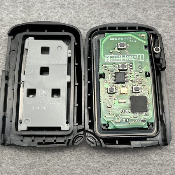 初期化済み トヨタ純正スマートキー 80系 後期 VOXY ノア 231451-0120