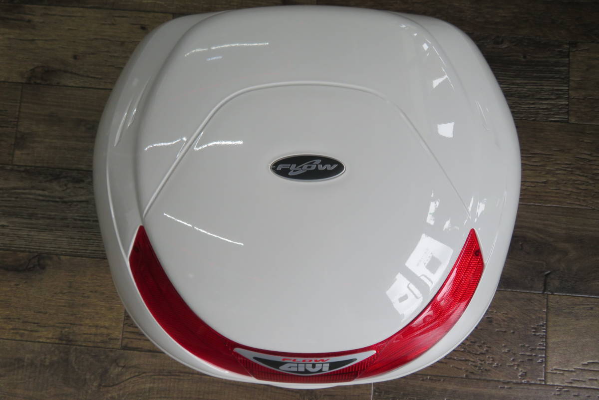 超美品 GIVI 35L FLOWシリーズ パールホワイト 鍵：2本 GIVI トップケース 35L パールホワイト FLOW E350GIVI FLOW トップ