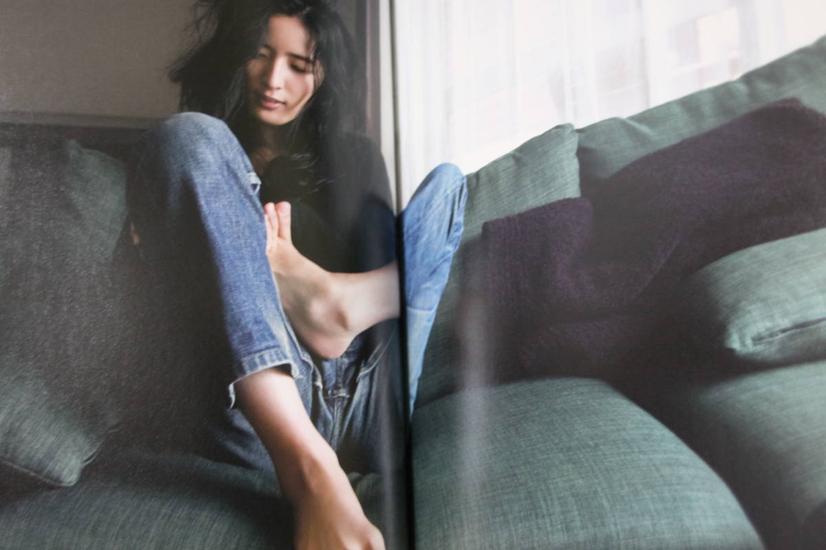 月刊萩花・躍＞藤井萩花ファースト写真集、ダンス「E-girls」メンバー 