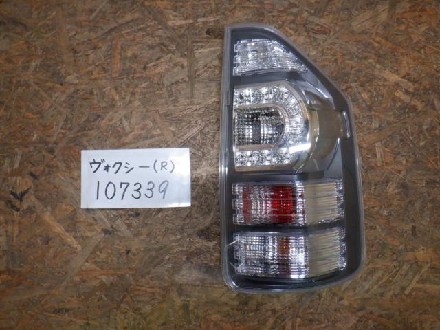 ヴォクシー DBA-ZRR75W 右テールランプ/テールライト ZS 煌 4WD 7人