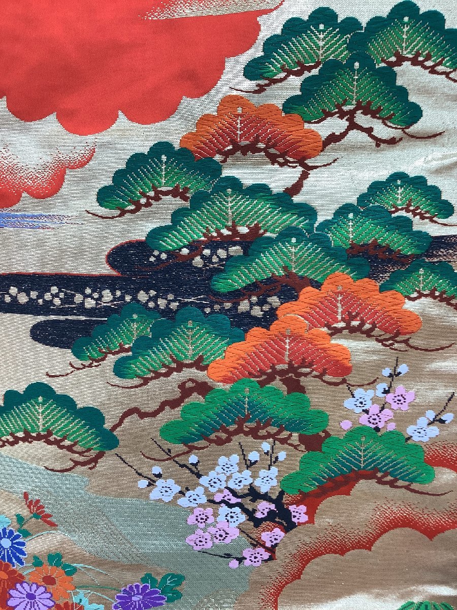 色打掛 結婚式 花嫁衣裳 婚礼衣装 2-3 刺繍 鶴 ☆mk-0002 赤 きもの 結婚式準備 – レンタル 和装 十二単風糸巻文 結婚式の色打掛・花嫁用着物|赤×黒のグラデ地に金の松と鶴・十二単風