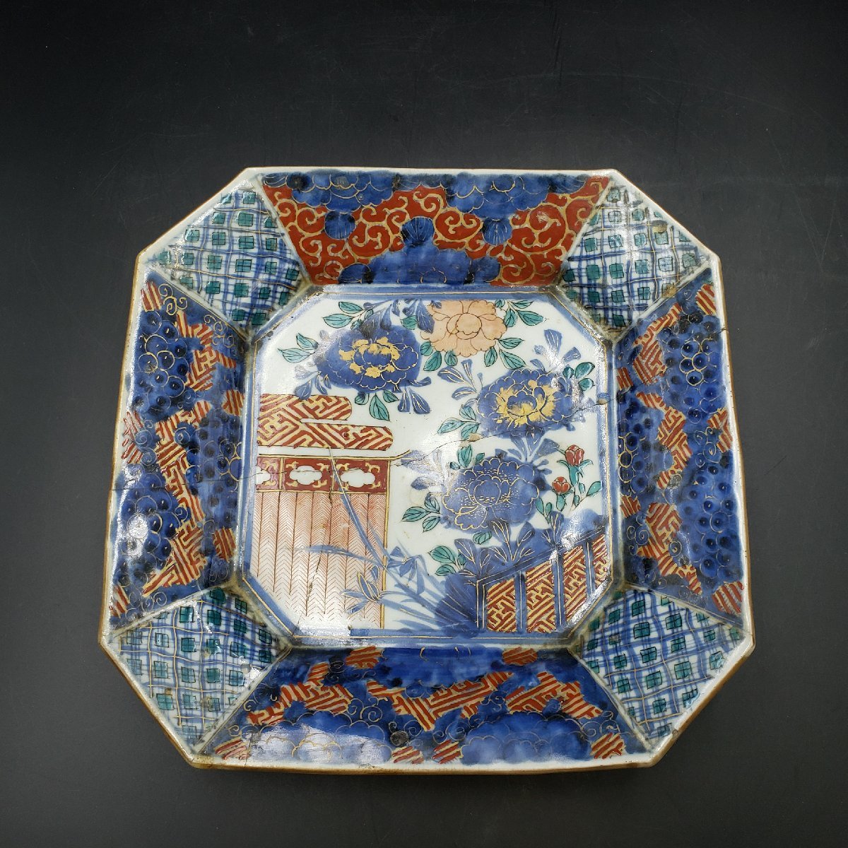 大皿 玩 銘有り 23.5cm 角皿 飾皿 古伊万里 ？ 色絵 金彩 青 赤 花