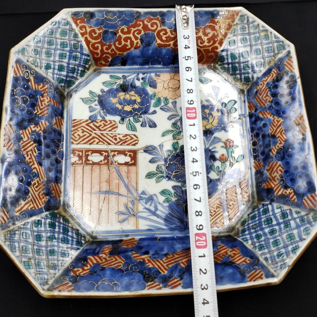 大皿 玩 銘有り 23.5cm 角皿 飾皿 古伊万里 ？ 色絵 金彩 青 赤 花