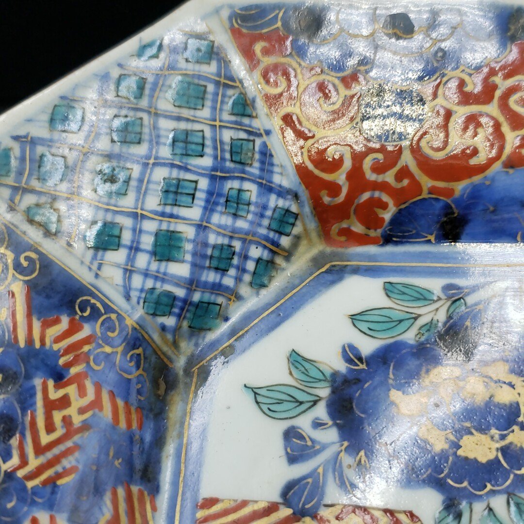 大皿 玩 銘有り 23.5cm 角皿 飾皿 古伊万里 ？ 色絵 金彩 青 赤 花