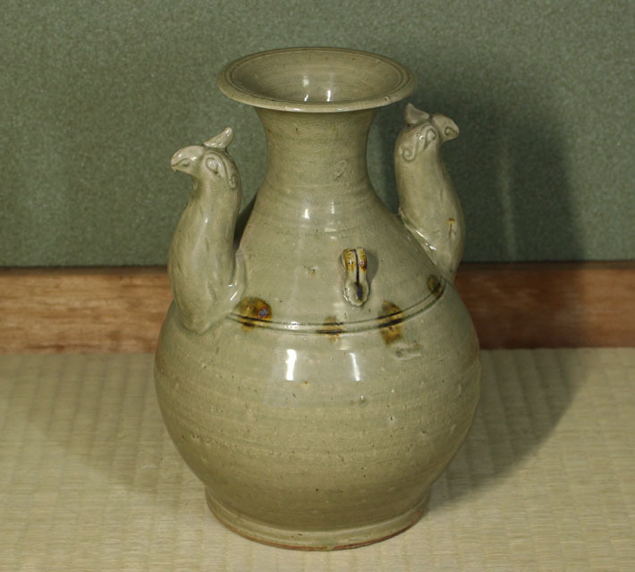 秘蔵品 越州窯飛青磁鶏耳花入・宋時代(宋)｜売買されたオークション