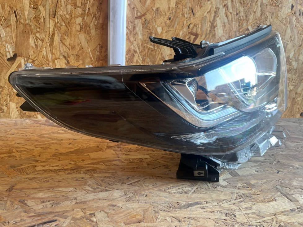 即使用可能！破損無し！美品。RAV4 左ヘッドライト LEDヘッドライト