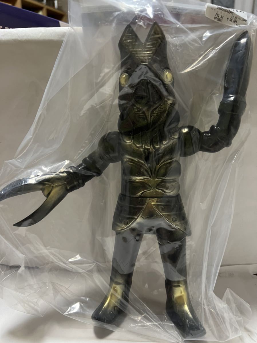 HMV限定 マルサン各200体限定 怪獣中毒BLACKGOLDシリーズ ゼットン 