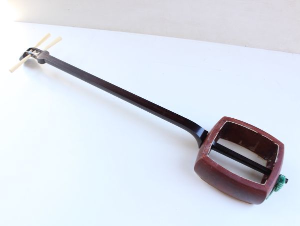細棹三味線 98cm 子持綾杉胴 高級糸巻 沈みトチ 長唄/地唄 特上）津軽