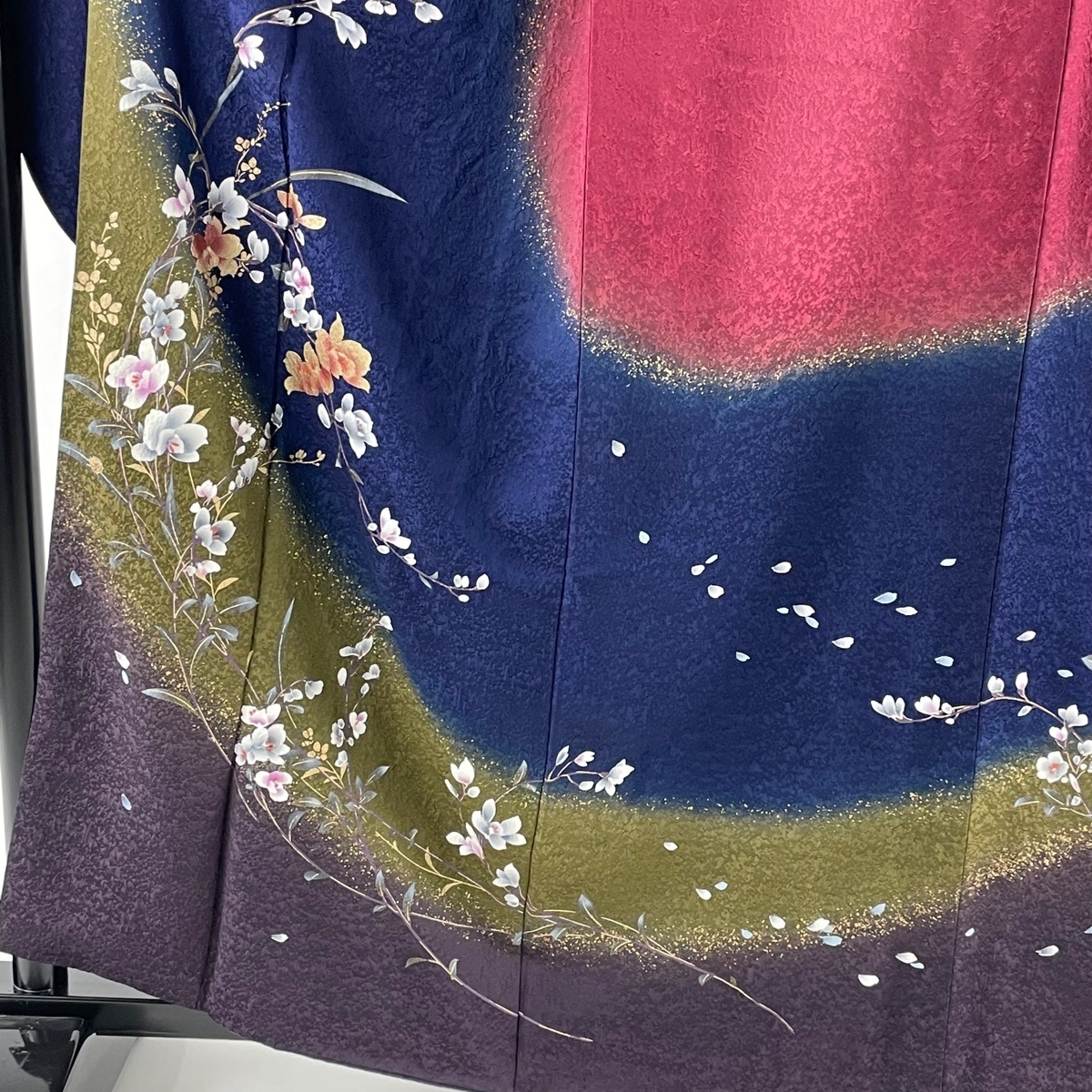 やまと謹製 美品 振袖 正絹 黒に近い濃紺 花柄 金彩 袷 身丈161cm 振袖