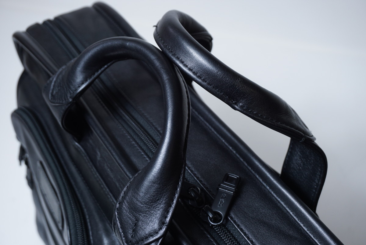 美品 TUMI トゥミ アルファ2ラージスクリーン コンピューターブリーフ