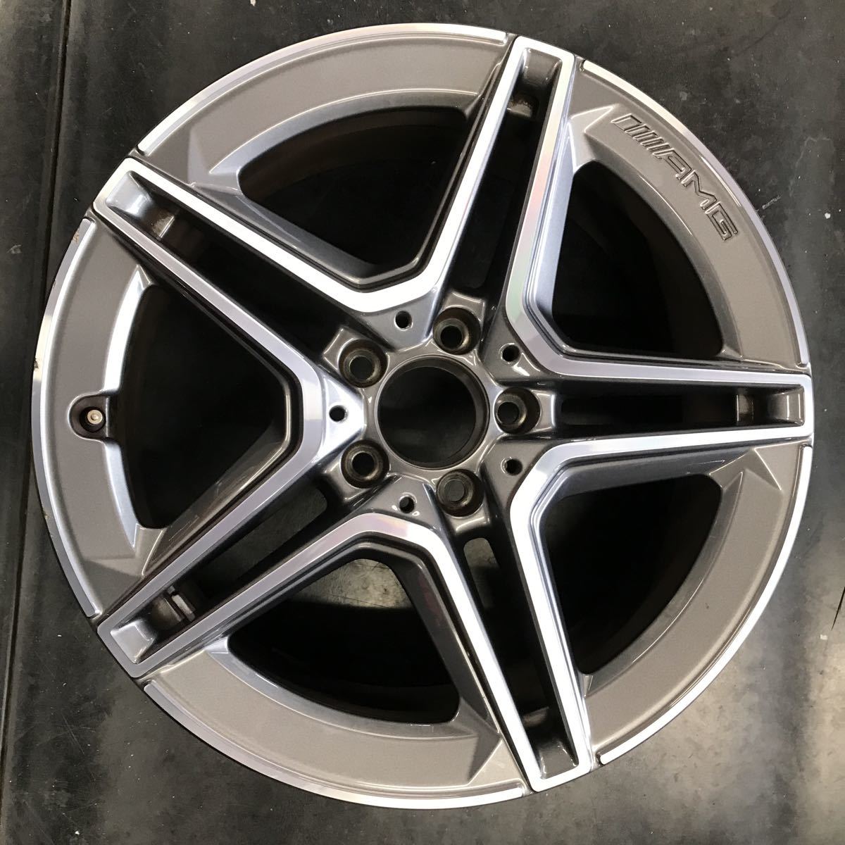 現行メルセデスAクラス　純正18インチホイール1枚　傷少なめ　A180 AMG