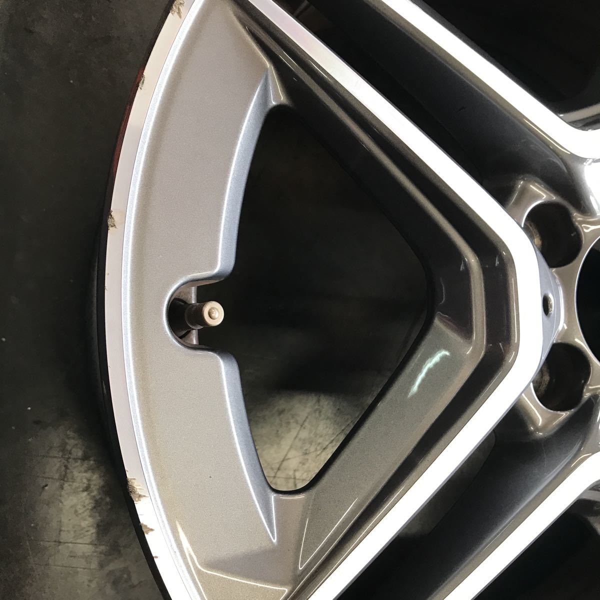 現行メルセデスAクラス　純正18インチホイール1枚　傷少なめ　A180 AMG