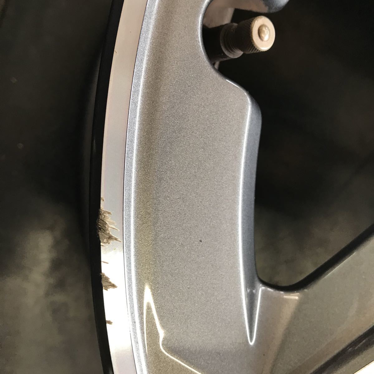 現行メルセデスAクラス　純正18インチホイール1枚　傷少なめ　A180 AMG