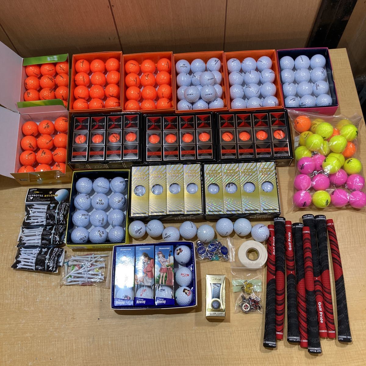 ○ 美品　ゴルフボール約10kg ティー グリップ など ブリヂストン まとめて