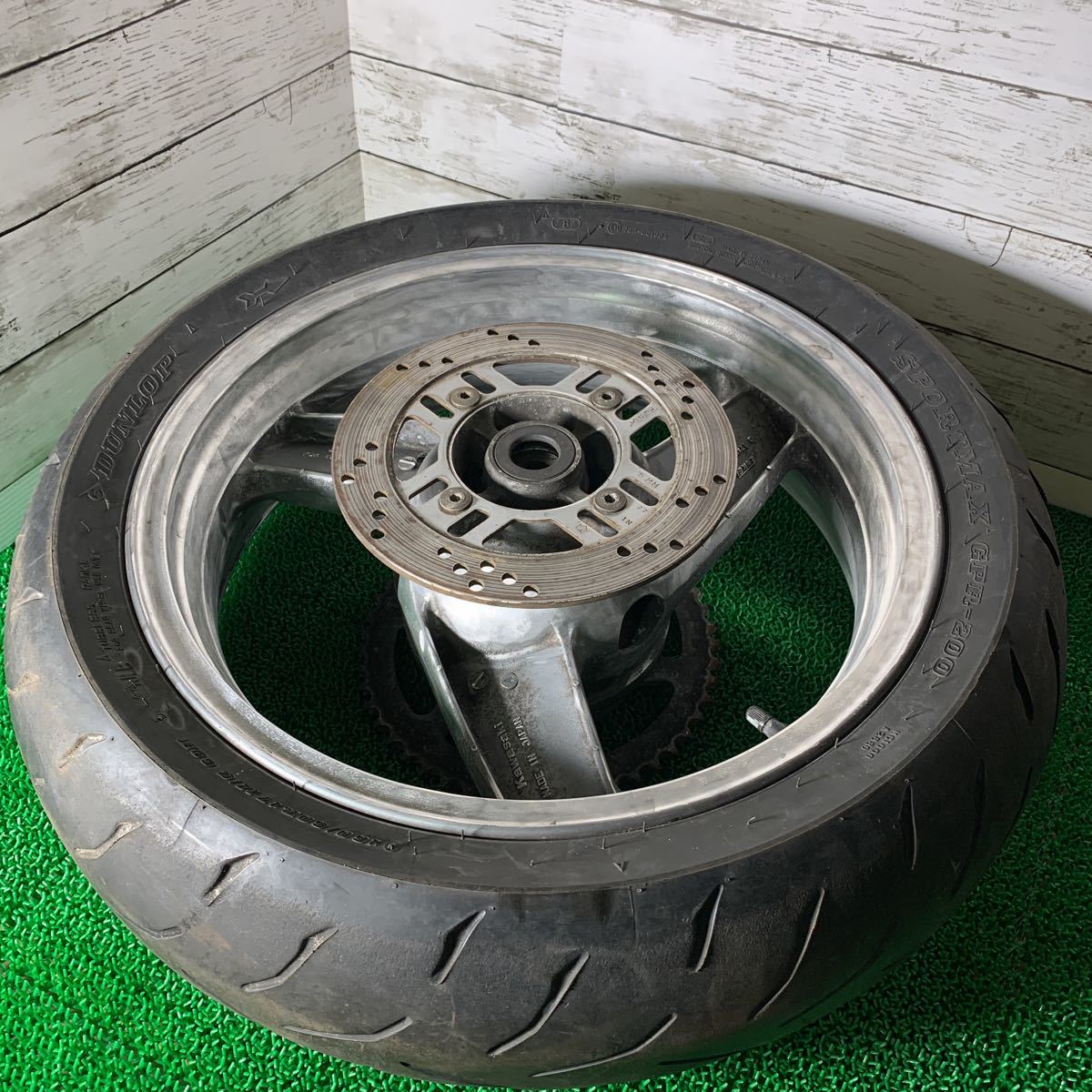 ZZR400K リアホイール 4.5j GPZ900R ZRX400 ゼファー750 流用 リヤ