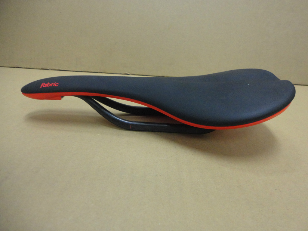 セール公式 Fabric Scoop PRO FLAT CARBON RAIL 142mm サドル