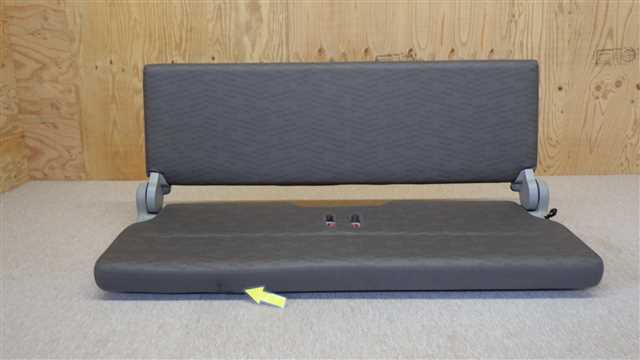 019516 81 DR17V NV100クリッパー リアシート後部座席