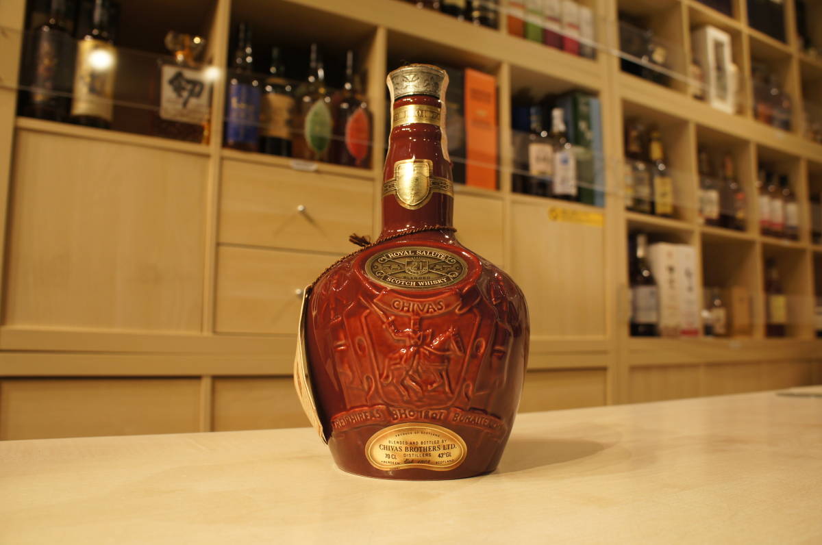 72759 ロイヤルサルート 21年 赤 ROYAL SALUTE 700ml 43％ 陶器 1259g