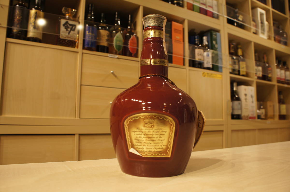 72759 ロイヤルサルート 21年 赤 ROYAL SALUTE 700ml 43％ 陶器 1259g