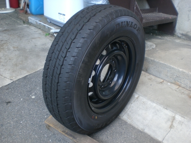☆200系ハイエース純正ほぼ新車外しホイール付タイヤ1本！即決あり！①