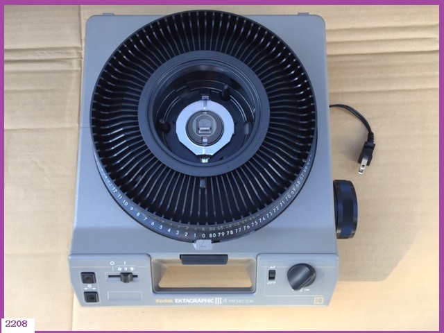 ■□ 中古 スライドプロジェクター Kodak コダック EKTAGRAPHICⅢ 電源OK ランプ消耗 動作未確認 ジャンク扱い □■ 送料 本州1310円