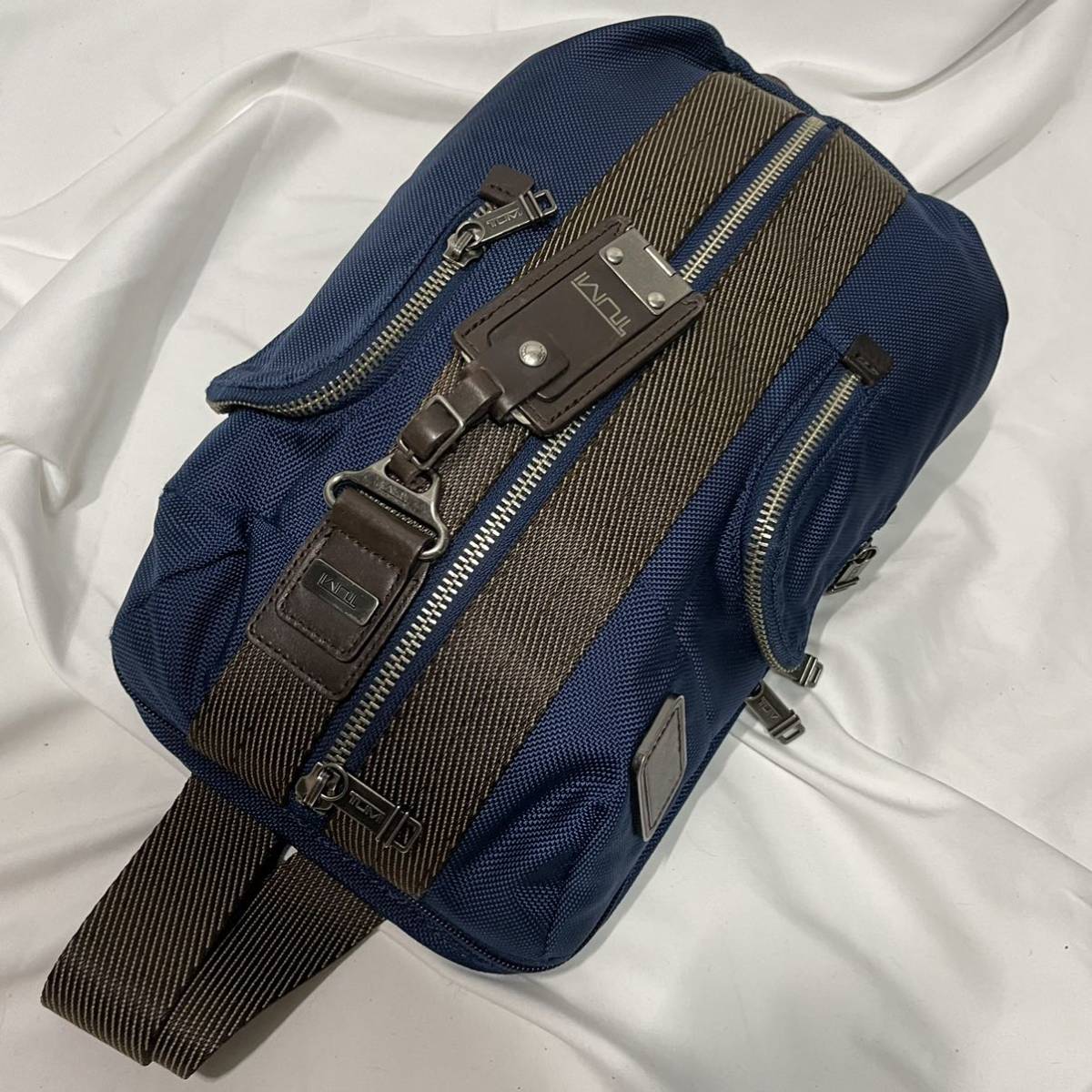 1円○極美品○TUMI ALPHA BRAVO トゥミ アルファブラボー ボディバッグ