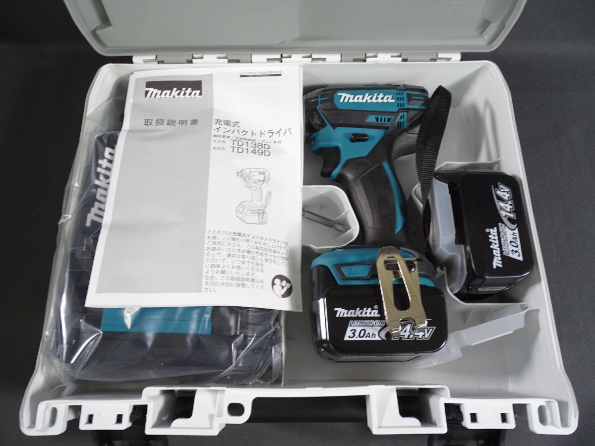 43/Д303 makita/マキタ 充電式インパクトドライバー TD138DRFX 14.4v 青 充電器&純正バッテリー2個付き(本体 ...