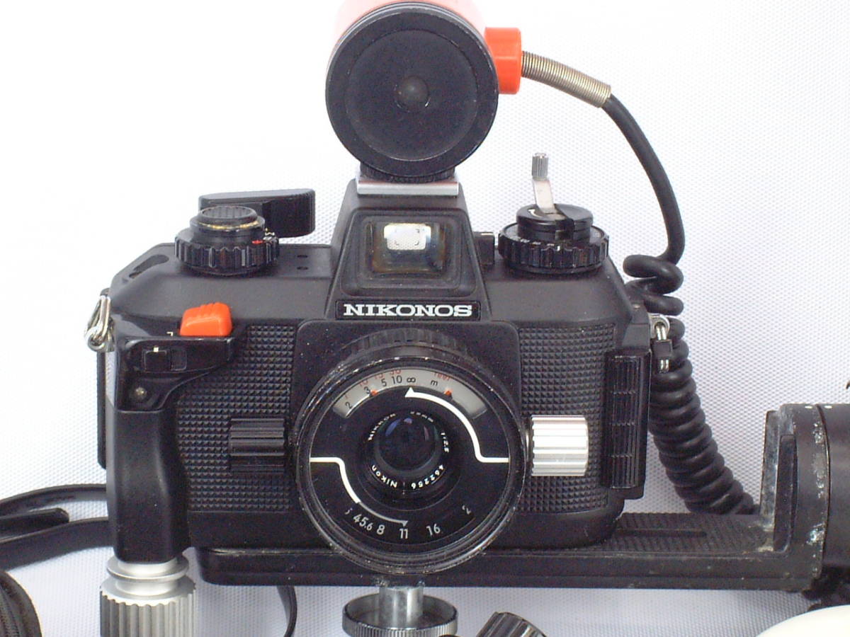 Nikon NIKONOS IV-A + NIKKOR 35mm F2.5 + WIDE 20mm F2.8 + SB 101 +