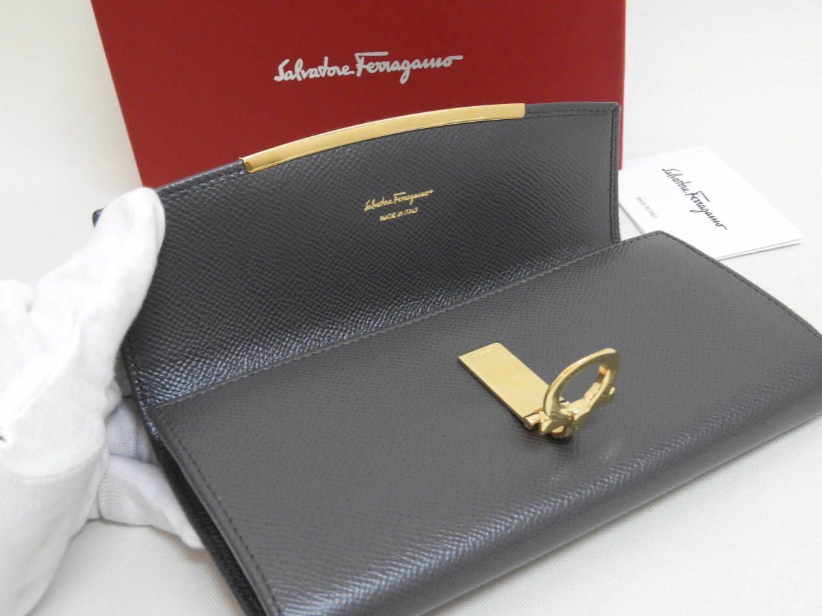 長財布 フェラガモ ガンチーニ 未使用 FERRAGAMO パスケース付き 