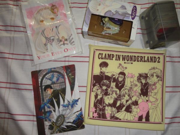 CLAMP X 雑誌切り抜き計8枚 CLAMP掲載雑誌 切り抜きセット（約30年前～）＋トレカ・グッズ等 X・聖