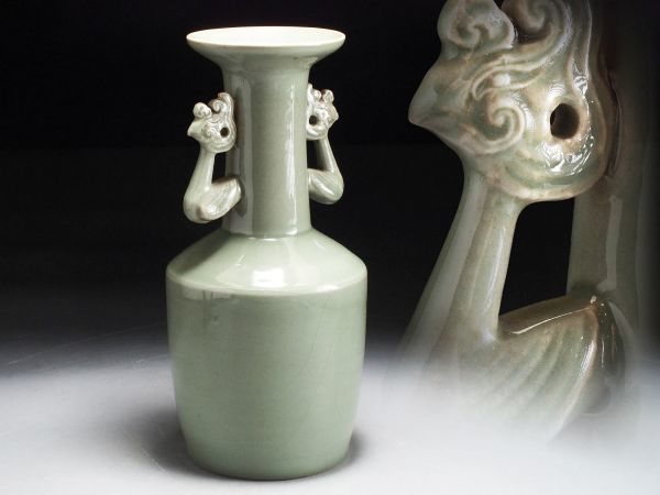 中国清時代豆青釉花瓶 A28 中国美術 清朝 清時代 豆青釉如意耳