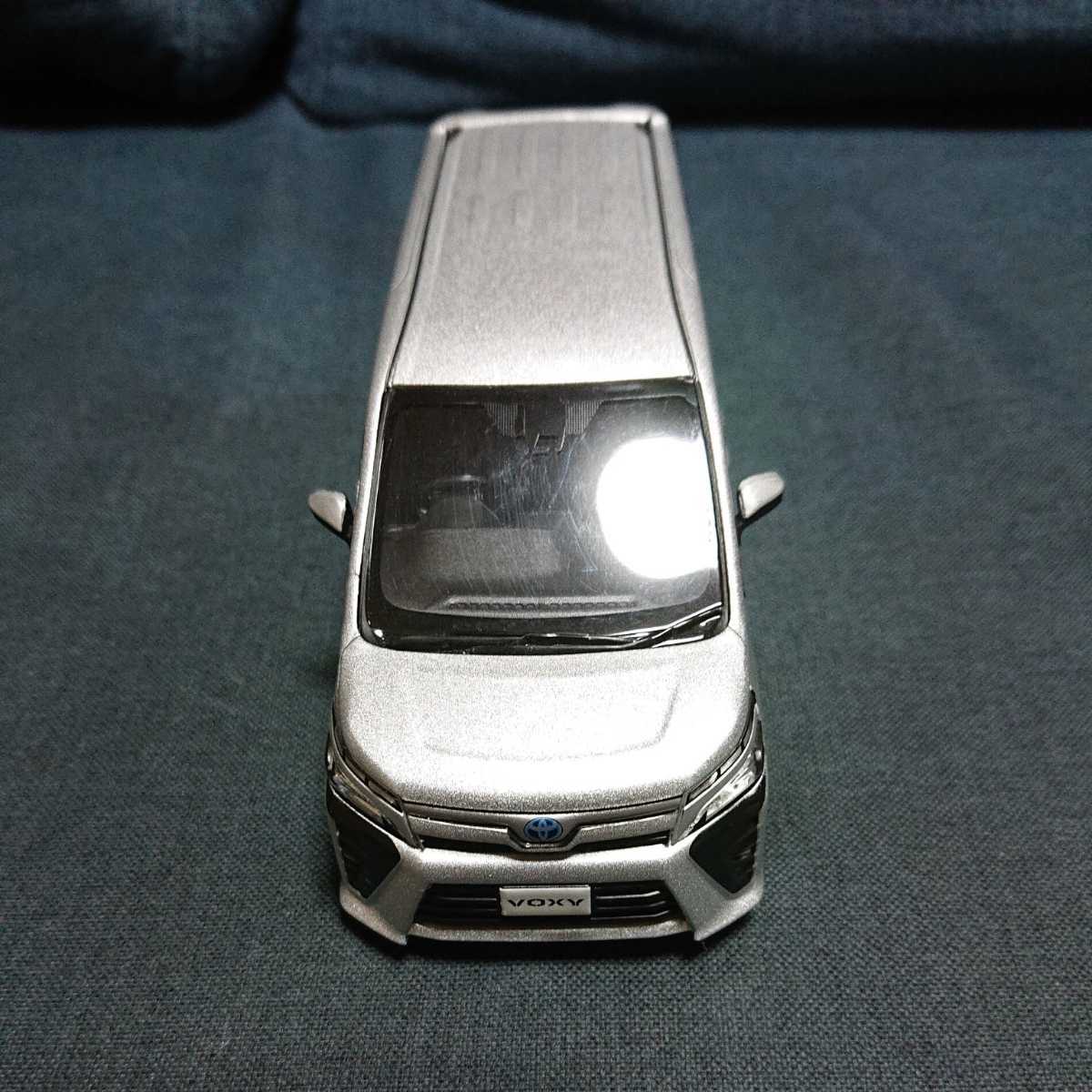 リンコデ様　1/30 トヨタ ヴォクシー カラーサンプル ミニカー Amazon | 1/30 トヨタ 新型ヴォクシー S-Z VOXY 2022年モデル カラー