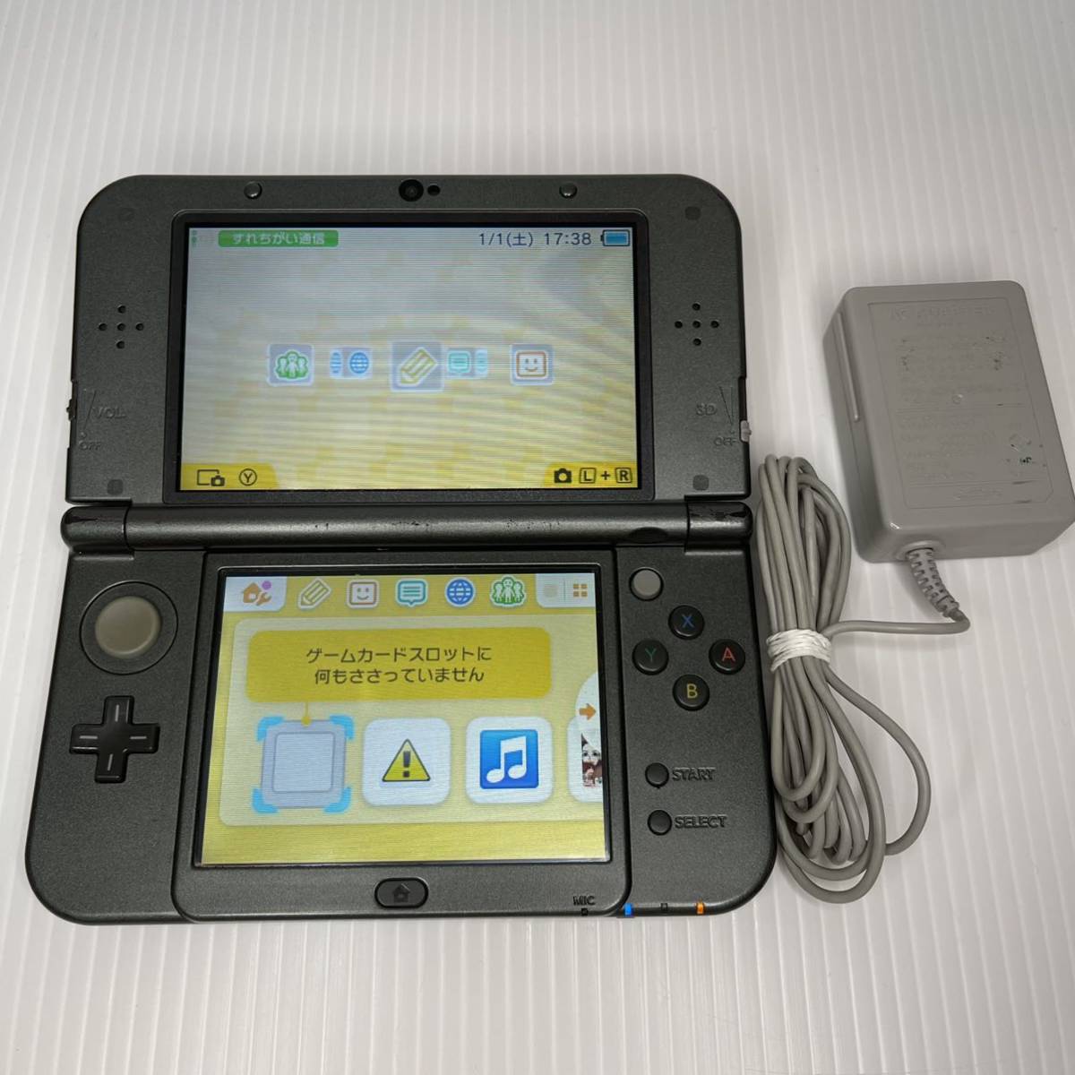 New Nintendo 3DS ブラック 充電器あり イルルカ付き New Nintendo 3DS ブラック 充電器あり イルルカ付き New Nintendo 3DS